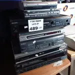 LOTE 489 - 12 APARELHOS DE DVD E 03 VIDEOCASSETES MARCAS E MODELOS DIVERSOS. (NO ESTADO, LEILÃO NÃO TEM GARANTIA E NEM DEVOLUÇÃO, SUJEITO A POSSÍVEIS AVARIAS VISÍVEIS/OCULTAS E/OU AUSÊNCIA DE COMPONENTES).