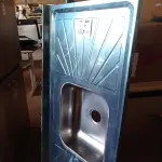 LOTE 397 - 01 PIA EM AÇO INOX CIMENTADO MEDINDO 1,80M X 0,53CM. (NO ESTADO, LEILÃO NÃO TEM GARANTIA E NEM DEVOLUÇÃO, SUJEITO A POSSÍVEIS AVARIAS VISÍVEIS/OCULTAS E/OU AUSÊNCIA DE COMPONENTES).