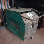 LOTE 234 - 01 MÁQUINA DE SOLDA SUPER 300 COM AVARIAS. (NO ESTADO, LEILÃO NÃO TEM GARANTIA E NEM DEVOLUÇÃO, SUJEITO A POSSÍVEIS AVARIAS VISÍVEIS/OCULTAS E/OU AUSÊNCIA DE COMPONENTES).