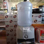 LOTE 302 - 01 BEBEDOURO PARA GARRAFÃO 220V. (NO ESTADO, LEILÃO NÃO TEM GARANTIA E NEM DEVOLUÇÃO, SUJEITO A POSSÍVEIS AVARIAS VISÍVEIS/OCULTAS E/OU AUSÊNCIA DE COMPONENTES).