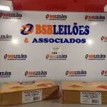 LOTE 326 - 12 LATAS DE ADESIVO PLÁSTICO 400G CINZA. (NO ESTADO, LEILÃO NÃO TEM GARANTIA E NEM DEVOLUÇÃO, SUJEITO A POSSÍVEIS AVARIAS VISÍVEIS/OCULTAS E/OU AUSÊNCIA DE COMPONENTES).