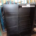 LOTE 386 - 01 EXPOSITOR DE MERCADORIAS EM METAL. (NO ESTADO, LEILÃO NÃO TEM GARANTIA E NEM DEVOLUÇÃO, SUJEITO A POSSÍVEIS AVARIAS VISÍVEIS/OCULTAS E/OU AUSÊNCIA DE COMPONENTES).