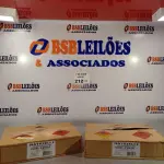 LOTE 212 - 12 LATAS DE ADESIVO PLÁSTICO 400G CINZA. (NO ESTADO, LEILÃO NÃO TEM GARANTIA E NEM DEVOLUÇÃO, SUJEITO A POSSÍVEIS AVARIAS VISÍVEIS/OCULTAS E/OU AUSÊNCIA DE COMPONENTES).