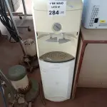 LOTE 284 - 01 BEBEDOURO PARA GARRAFÃO 220V. (NO ESTADO, LEILÃO NÃO TEM GARANTIA E NEM DEVOLUÇÃO, SUJEITO A POSSÍVEIS AVARIAS VISÍVEIS/OCULTAS E/OU AUSÊNCIA DE COMPONENTES).