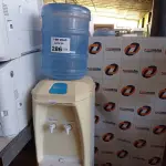 LOTE 286 - 01 BEBEDOURO PARA GARRAFÃO 220V. (NO ESTADO, LEILÃO NÃO TEM GARANTIA E NEM DEVOLUÇÃO, SUJEITO A POSSÍVEIS AVARIAS VISÍVEIS/OCULTAS E/OU AUSÊNCIA DE COMPONENTES).