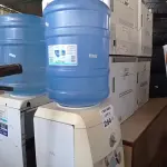 LOTE 284 - 01 BEBEDOURO PARA GARRAFÃO 220V. (NO ESTADO, LEILÃO NÃO TEM GARANTIA E NEM DEVOLUÇÃO, SUJEITO A POSSÍVEIS AVARIAS VISÍVEIS/OCULTAS E/OU AUSÊNCIA DE COMPONENTES).