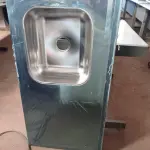 LOTE 445 - 01 PIA EM AÇO INOX CIMENTADA MEDINDO 1,50M X 0,53CM. (NO ESTADO, LEILÃO NÃO TEM GARANTIA E NEM DEVOLUÇÃO, SUJEITO A POSSÍVEIS AVARIAS VISÍVEIS/OCULTAS E/OU AUSÊNCIA DE COMPONENTES).