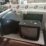 LOTE 438 - 03 TV’S DE TUBO MARCAS E MODELOS DIVERSOS. (NO ESTADO, LEILÃO NÃO TEM GARANTIA E NEM DEVOLUÇÃO, SUJEITO A POSSÍVEIS AVARIAS VISÍVEIS/OCULTAS E/OU AUSÊNCIA DE COMPONENTES).
