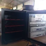 LOTE 470 - 01 ADEGA. (NO ESTADO, LEILÃO NÃO TEM GARANTIA E NEM DEVOLUÇÃO, SUJEITO A POSSÍVEIS AVARIAS VISÍVEIS/OCULTAS E/OU AUSÊNCIA DE COMPONENTES).