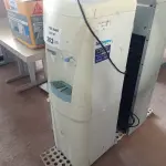 LOTE 303 - 01 BEBEDOURO PARA GARRAFÃO SEM A IDENTIFICAÇÃO DE VOLTAGEM. (NO ESTADO, LEILÃO NÃO TEM GARANTIA E NEM DEVOLUÇÃO, SUJEITO A POSSÍVEIS AVARIAS VISÍVEIS/OCULTAS E/OU AUSÊNCIA DE COMPONENTES).
