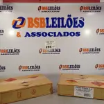 LOTE 295 - 12 LATAS DE ADESIVO PLÁSTICO 400G CINZA. (NO ESTADO, LEILÃO NÃO TEM GARANTIA E NEM DEVOLUÇÃO, SUJEITO A POSSÍVEIS AVARIAS VISÍVEIS/OCULTAS E/OU AUSÊNCIA DE COMPONENTES).