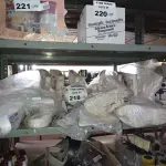 LOTE 218 - 09 PARES DE BOTINAS DE PVC NA COR BRANCA Nº34. (NO ESTADO, LEILÃO NÃO TEM GARANTIA E NEM DEVOLUÇÃO, SUJEITO A POSSÍVEIS AVARIAS VISÍVEIS/OCULTAS E/OU AUSÊNCIA DE COMPONENTES).