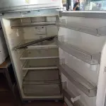 LOTE 412 - 01 GELADEIRA MARCA BRASTEMP 220V. (NO ESTADO, LEILÃO NÃO TEM GARANTIA E NEM DEVOLUÇÃO, SUJEITO A POSSÍVEIS AVARIAS VISÍVEIS/OCULTAS E/OU AUSÊNCIA DE COMPONENTES).