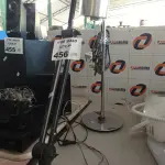 LOTE 456 - 02 LUMINÁRIAS MARCAS E MODELOS DIVERSOS. (NO ESTADO, LEILÃO NÃO TEM GARANTIA E NEM DEVOLUÇÃO, SUJEITO A POSSÍVEIS AVARIAS VISÍVEIS/OCULTAS E/OU AUSÊNCIA DE COMPONENTES).