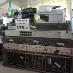 LOTE 375 - 05 EQUIPAMENTOS ELETRÔNICOS DIVERSOS. (NO ESTADO, LEILÃO NÃO TEM GARANTIA E NEM DEVOLUÇÃO, SUJEITO A POSSÍVEIS AVARIAS VISÍVEIS/OCULTAS E/OU AUSÊNCIA DE COMPONENTES).