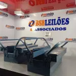 LOTE 194 - 02 CAIXAS PARA FERRAMENTAS EM METAL (VAZIAS). (NO ESTADO, LEILÃO NÃO TEM GARANTIA E NEM DEVOLUÇÃO, SUJEITO A POSSÍVEIS AVARIAS VISÍVEIS/OCULTAS E/OU AUSÊNCIA DE COMPONENTES).