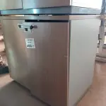 LOTE 400 - 01 ARMÁRIO BAIXO EM MADEIRA COM 02 PORTAS E 01 PRATELEIRA. (NO ESTADO, LEILÃO NÃO TEM GARANTIA E NEM DEVOLUÇÃO, SUJEITO A POSSÍVEIS AVARIAS VISÍVEIS/OCULTAS E/OU AUSÊNCIA DE COMPONENTES).
