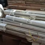LOTE 390 - 01 LOTE COM VÁRIAS LUMINÁRIAS MARCAS E MODELOS DIVERSOS. (NO ESTADO, LEILÃO NÃO TEM GARANTIA E NEM DEVOLUÇÃO, SUJEITO A POSSÍVEIS AVARIAS VISÍVEIS/OCULTAS E/OU AUSÊNCIA DE COMPONENTES).
