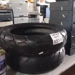 LOTE 335 - 02 PNEUS DE MOTO USADOS NAS MEDIDAS 150/70/17 E 170/60/17. (NO ESTADO, LEILÃO NÃO TEM GARANTIA E NEM DEVOLUÇÃO, SUJEITO A POSSÍVEIS AVARIAS VISÍVEIS/OCULTAS E/OU AUSÊNCIA DE COMPONENTES).