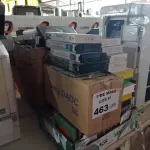 LOTE 463 - 01 LOTE COM GRANDE QUANTIDADE DE DVD E FITAS VHS DE TÍTULOS DIVERSOS. (NO ESTADO, LEILÃO NÃO TEM GARANTIA E NEM DEVOLUÇÃO, SUJEITO A POSSÍVEIS AVARIAS VISÍVEIS/OCULTAS E/OU AUSÊNCIA DE COMPONENTES).