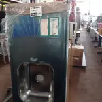 LOTE 239 - 01 PIA EM AÇO INOX CIMENTADA MEDINDO 1,40M X 0,53CM. (NO ESTADO, LEILÃO NÃO TEM GARANTIA E NEM DEVOLUÇÃO, SUJEITO A POSSÍVEIS AVARIAS VISÍVEIS/OCULTAS E/OU AUSÊNCIA DE COMPONENTES).