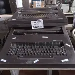 LOTE 347 - 03 MÁQUINAS DE ESCREVER ELETRÔNICAS MARCA REMTRONIC 2.000. (NO ESTADO, LEILÃO NÃO TEM GARANTIA E NEM DEVOLUÇÃO, SUJEITO A POSSÍVEIS AVARIAS VISÍVEIS/OCULTAS E/OU AUSÊNCIA DE COMPONENTES).