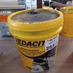 LOTE 253 - 01 BALDE DE MASSA ASFÁLTICA PARA IMPERMEABILIZAÇÃO DE ÁREAS FRIAS LAJES DE COBERTURA E TERRAÇOS 20KG. (NO ESTADO, LEILÃO NÃO TEM GARANTIA E NEM DEVOLUÇÃO, SUJEITO A POSSÍVEIS AVARIAS VISÍVEIS/OCULTAS E/OU AUSÊNCIA DE COMPONENTES).