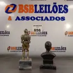 LOTE 056 - 01 BUSTO DA JUSTIÇA E 01 CAVALEIRO COM ARMADURA DO SÉCULO XVI. (NO ESTADO, LEILÃO NÃO TEM GARANTIA E NEM DEVOLUÇÃO, SUJEITO A POSSÍVEIS AVARIAS VISÍVEIS/OCULTAS E/OU AUSÊNCIA DE COMPONENTES).