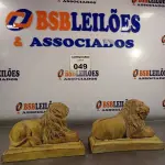 LOTE 049 - 02 LEÕES SERRAS LIVROS PARA DECORAÇÃO. (NO ESTADO, LEILÃO NÃO TEM GARANTIA E NEM DEVOLUÇÃO, SUJEITO A POSSÍVEIS AVARIAS VISÍVEIS/OCULTAS E/OU AUSÊNCIA DE COMPONENTES).