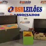 LOTE 060 - 03 MALETAS SENDO 01 DE FERRO. (NO ESTADO, LEILÃO NÃO TEM GARANTIA E NEM DEVOLUÇÃO, SUJEITO A POSSÍVEIS AVARIAS VISÍVEIS/OCULTAS E/OU AUSÊNCIA DE COMPONENTES).