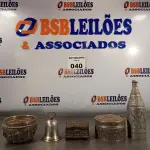 LOTE 040 - 01 GARRAFA EM PRA, 01 BAÚ PORTA JOIAS ,01 SINO EM PRATA ,02 PORTAS JOIAS. (NO ESTADO, LEILÃO NÃO TEM GARANTIA E NEM DEVOLUÇÃO, SUJEITO A POSSÍVEIS AVARIAS VISÍVEIS/OCULTAS E/OU AUSÊNCIA DE COMPONENTES).