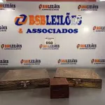 LOTE 050 - 03 CAIXAS EM MADEIRA SENDO 01 PORTA JOIAS. (NO ESTADO, LEILÃO NÃO TEM GARANTIA E NEM DEVOLUÇÃO, SUJEITO A POSSÍVEIS AVARIAS VISÍVEIS/OCULTAS E/OU AUSÊNCIA DE COMPONENTES).