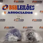 LOTE 090 - 02 BOLAS DE FUTEBOL. (NO ESTADO, LEILÃO NÃO TEM GARANTIA E NEM DEVOLUÇÃO, SUJEITO A POSSÍVEIS AVARIAS VISÍVEIS/OCULTAS E/OU AUSÊNCIA DE COMPONENTES).