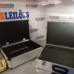LOTE 564 - 02 CASE EM ALUMÍNIO E 01 BALANÇA ELETRÔNICA 15KG COM AVARIAS. (NO ESTADO, LEILÃO NÃO TEM GARANTIA E NEM DEVOLUÇÃO, SUJEITO A POSSÍVEIS AVARIAS VISÍVEIS/OCULTAS E/OU AUSÊNCIA DE COMPONENTES).