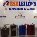 LOTE 034 - 04 GARRAFAS PARA WHISKY. (NO ESTADO, LEILÃO NÃO TEM GARANTIA E NEM DEVOLUÇÃO, SUJEITO A POSSÍVEIS AVARIAS VISÍVEIS/OCULTAS E/OU AUSÊNCIA DE COMPONENTES).