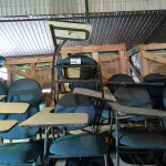 LOTE 512 - 10 CADEIRAS DE AUDITÓRIO. (NO ESTADO, LEILÃO NÃO TEM GARANTIA E NEM DEVOLUÇÃO, SUJEITO A POSSÍVEIS AVARIAS VISÍVEIS/OCULTAS E/OU AUSÊNCIA DE COMPONENTES).