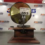 LOTE 053 - 01 GRAMOPHONE ANTIGO DE 1904. (NO ESTADO, LEILÃO NÃO TEM GARANTIA E NEM DEVOLUÇÃO, SUJEITO A POSSÍVEIS AVARIAS VISÍVEIS/OCULTAS E/OU AUSÊNCIA DE COMPONENTES).