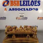 LOTE 042 - 01 ESTATUETA DA GRANDE CEIA PARA DECORAÇÃO. (NO ESTADO, LEILÃO NÃO TEM GARANTIA E NEM DEVOLUÇÃO, SUJEITO A POSSÍVEIS AVARIAS VISÍVEIS/OCULTAS E/OU AUSÊNCIA DE COMPONENTES).