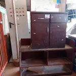 LOTE 593 - 01 RACK E 01 BALCÃO CAIXA PEQUENO EM MADEIRA. (NO ESTADO, LEILÃO NÃO TEM GARANTIA E NEM DEVOLUÇÃO, SUJEITO A POSSÍVEIS AVARIAS VISÍVEIS/OCULTAS E/OU AUSÊNCIA DE COMPONENTES).