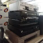LOTE 501 - 01 APARELHOS DE VIDEOCASSETE E 01 VIDEOKÊ. (NO ESTADO, LEILÃO NÃO TEM GARANTIA E NEM DEVOLUÇÃO, SUJEITO A POSSÍVEIS AVARIAS VISÍVEIS/OCULTAS E/OU AUSÊNCIA DE COMPONENTES).
