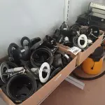 LOTE 566 - 01 LOTE COM VÁRIAS LUMINÁRIAS MARCAS E MODELOS DIVERSOS. (NO ESTADO, LEILÃO NÃO TEM GARANTIA E NEM DEVOLUÇÃO, SUJEITO A POSSÍVEIS AVARIAS VISÍVEIS/OCULTAS E/OU AUSÊNCIA DE COMPONENTES).