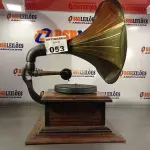 LOTE 053 - 01 GRAMOPHONE ANTIGO DE 1904. (NO ESTADO, LEILÃO NÃO TEM GARANTIA E NEM DEVOLUÇÃO, SUJEITO A POSSÍVEIS AVARIAS VISÍVEIS/OCULTAS E/OU AUSÊNCIA DE COMPONENTES).