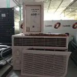 LOTE 498 - 01 AR CONDICIONADO DE EMBUTIR E 01 COFRE PEQUENO. (NO ESTADO, LEILÃO NÃO TEM GARANTIA E NEM DEVOLUÇÃO, SUJEITO A POSSÍVEIS AVARIAS VISÍVEIS/OCULTAS E/OU AUSÊNCIA DE COMPONENTES).