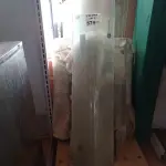 LOTE 574 - 01 LOTE COM VÁRIOS RECORTES DE VIDRO SENDO ALGUNS CURVO. (NO ESTADO, LEILÃO NÃO TEM GARANTIA E NEM DEVOLUÇÃO, SUJEITO A POSSÍVEIS AVARIAS VISÍVEIS/OCULTAS E/OU AUSÊNCIA DE COMPONENTES).