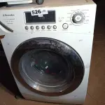 LOTE 526 - 01 LAVA SECA MARCA ELECTROLUX 10.5 KG 220V. (NO ESTADO, LEILÃO NÃO TEM GARANTIA E NEM DEVOLUÇÃO, SUJEITO A POSSÍVEIS AVARIAS VISÍVEIS/OCULTAS E/OU AUSÊNCIA DE COMPONENTES).