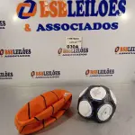 LOTE 030 - 01 BOLA DE BASQUETE E 01 BOLA DE FUTEBOL. (NO ESTADO, LEILÃO NÃO TEM GARANTIA E NEM DEVOLUÇÃO, SUJEITO A POSSÍVEIS AVARIAS VISÍVEIS/OCULTAS E/OU AUSÊNCIA DE COMPONENTES).