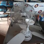 LOTE 517 - 02 VENTILADORES SENDO 01 DE TETO MARCAS E MODELOS DIVERSOS. (NO ESTADO, LEILÃO NÃO TEM GARANTIA E NEM DEVOLUÇÃO, SUJEITO A POSSÍVEIS AVARIAS VISÍVEIS/OCULTAS E/OU AUSÊNCIA DE COMPONENTES).