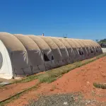 LOTE 056 - 01 TENDA “CARPA” MEDINDO 30METROS DE COMPRIMENTO X 8 METROS DE LARGURA (NO ESTADO, NÃO SABEMOS SE FUNCIONA. LEILÃO NÃO TEM GARANTIA E NEM DEVOLUÇÃO).