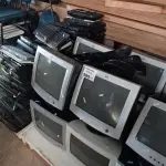 LOTE 505 - 01 LOTE COM GRANDE QUANTIDADE DE TECLADOS PARA PC E MONITORES DE TUBO MARCAS E MODELOS DIVERSOS PARA RETIRADA DE PEÇAS. (NO ESTADO, LEILÃO NÃO TEM GARANTIA E NEM DEVOLUÇÃO, SUJEITO A POSSÍVEIS AVARIAS VISÍVEIS/OCULTAS E/OU AUSÊNCIA DE COMPONENTES).