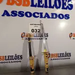 LOTE 032 - 01 KATANA DECORATIVA. (NO ESTADO, LEILÃO NÃO TEM GARANTIA E NEM DEVOLUÇÃO, SUJEITO A POSSÍVEIS AVARIAS VISÍVEIS/OCULTAS E/OU AUSÊNCIA DE COMPONENTES).